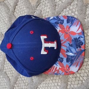 Good Condition Genuine Apparel Texas Rangers Snap Back Baseball Hat.